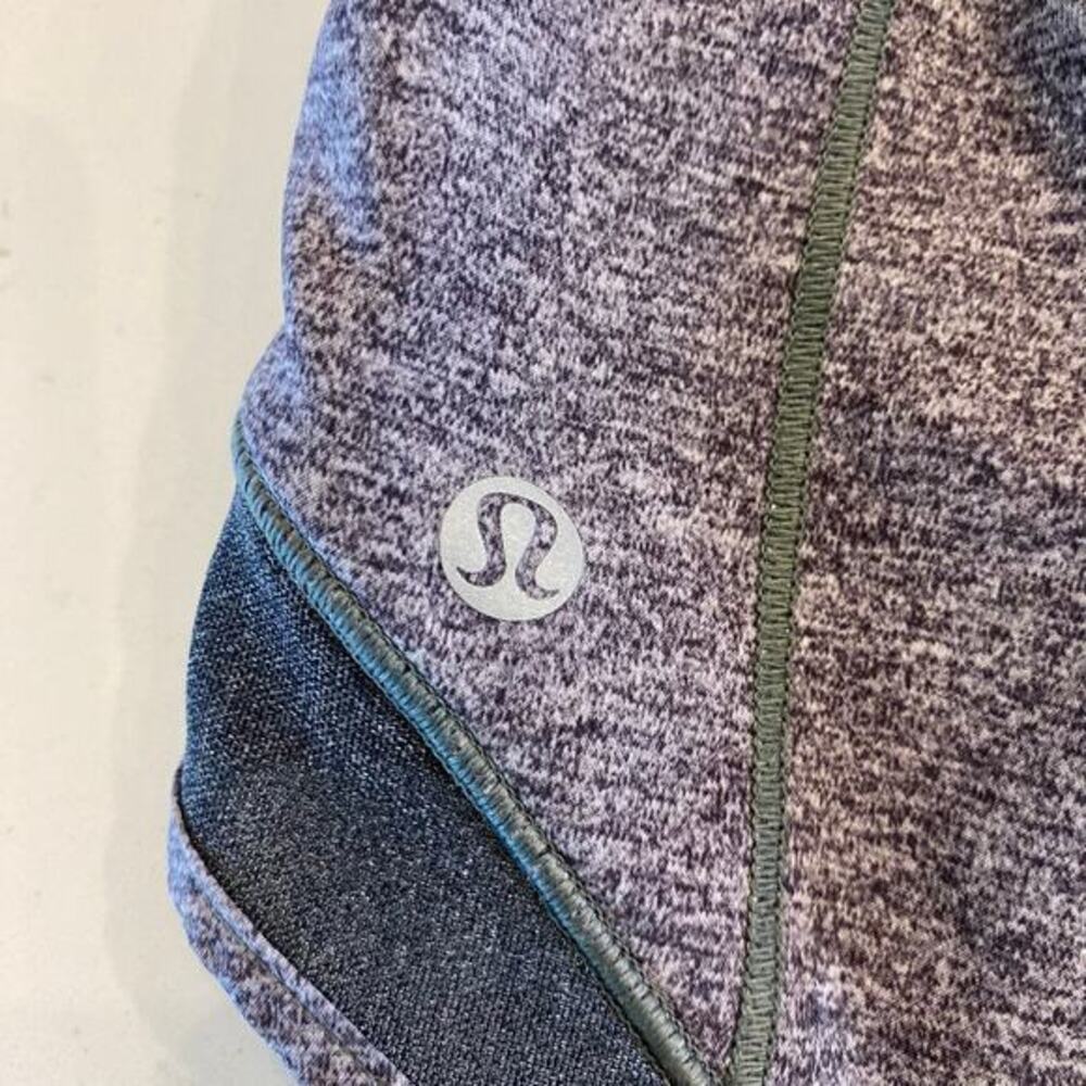 Lululemon Hotty Hot Short II Long 4" Size 6 Tall - Picture 4 of 7